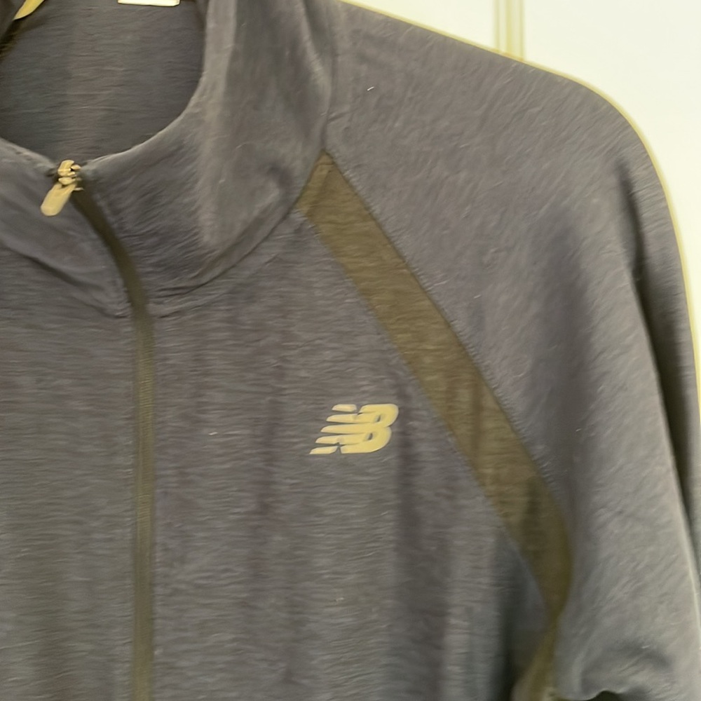 NEW BALANCE RUNNING JACKET - Picture 2 of 3